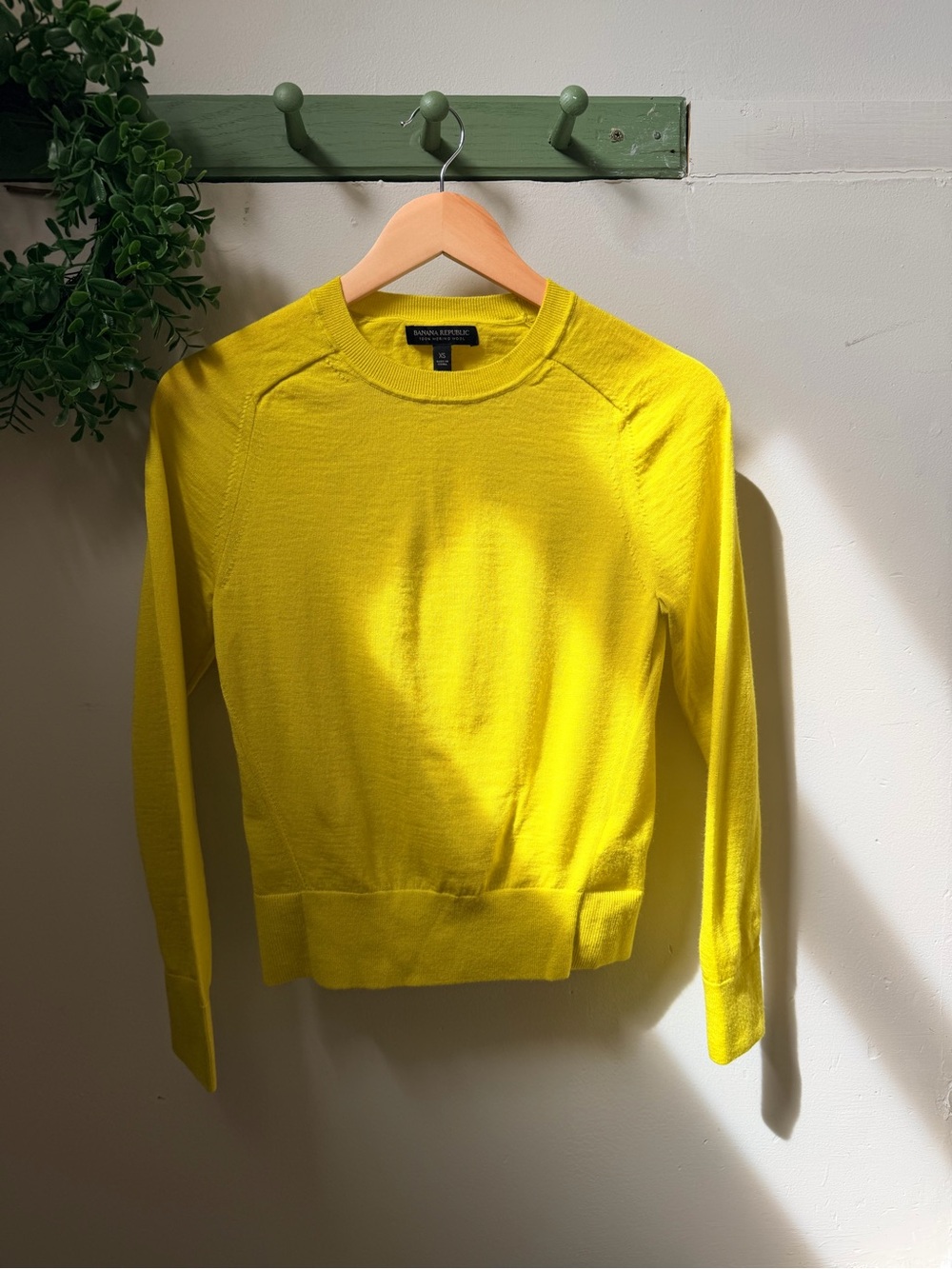 Banana Republic Neon Yellow Merino Wool Crewneck Sweater Size Xs